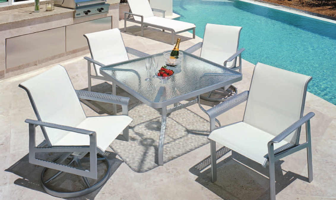 Read more about the article Customized Outdoor Furniture for Your Pool
